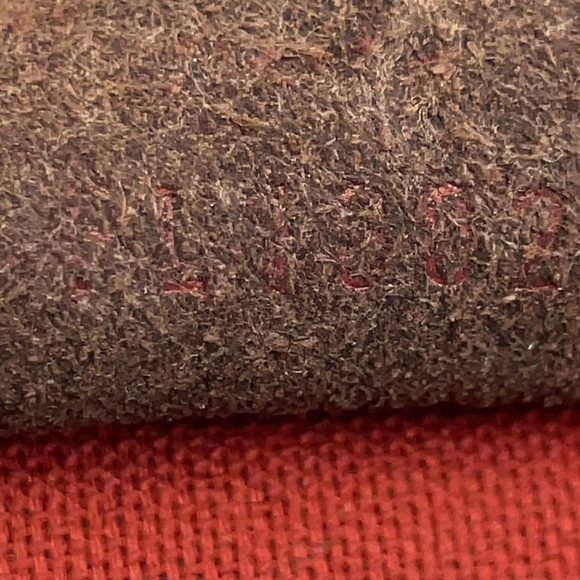 Authentic Louis Vuitton Navona damier ebene with original box. - Picture 13 of 15